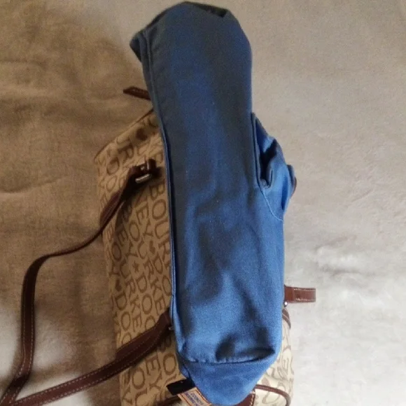 Dooney & Bourke Brown Logo Barrel Bag - Picture 12 of 16